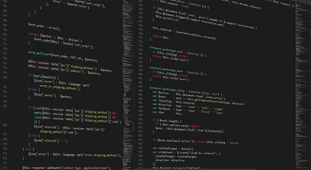 kod z javascriptu na monitorze